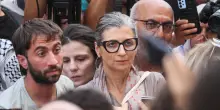 Global Sumud Flotilla, gli attivisti: “Il drone è rimasto sospeso a 3-4 metri su di noi, e ha sganciato l’ordigno”. Albanese: “Nessuna sorpresa se fosse stato Israele”