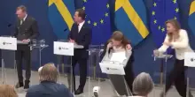 Svezia, la ministra della Salute Lann sviene durante una conferenza stampa