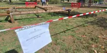 Morto il bimbo schiacciato da una trave in un parco di Vibo Valentia