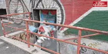 Roma, ordigno esplosivo all’ingresso del centro sociale La Strada: “Colpiti perché solidali con Gaza”