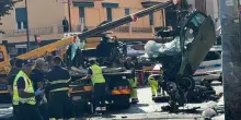 Si schianta con l’auto contro un palo durante un inseguimento, morto un 18enne