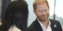 La mossa a sorpresa del principe Harry: va in Ucraina per fare visita ai soldati feriti di Kiev. Il prossimo obiettivo? Portare i suoi figli da Re Carlo