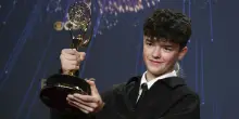 Emmy 2025, Owen Cooper premiato per “Adolescence” è il più giovane vincitore di sempre: “Quando ho iniziato a recitare, non avrei mai pensato a tutto questo”