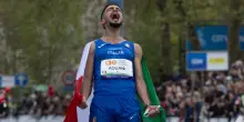 Mondiali di atletica, Aouani è bronzo nella maratona: “Dalle case popolari di Ponte Lambro all’orgoglio di alzare il tricolore: papà in cantiere sarà fiero di me”