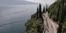 Cemento, inquinamento, overtourism e affitti brevi minacciano il Lago di Garda. L’appello degli ambientalisti