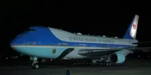 L’Air Force One con Trump rischia la collisione con un aereo di linea mentre viaggia verso l’Inghilterra per incontrare Re Carlo