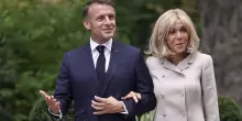 I coniugi Macron presenteranno prove fotografiche e scientifiche per dimostrare che Brigitte è nata donna
