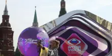 A Mosca va in scena l’Intervision Song Contest, la risposta russa all’Eurovision. E partecipano anche gli Usa