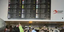 Cyberattacco agli aeroporti europei, ancora caos e disagi: 44 voli cancellati a Bruxelles. La Polizia Postale: “L’allerta è molto alta”