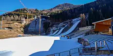 Olimpiadi, scatta l’allarme sui trampolini di salto con sci: 3 gravi infortuni durante i test. “Necessari degli aggiustamenti”