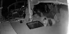 Nuovo attacco alla Global Sumud Flotilla, il momento in cui viene colpita la nave Taigete: video