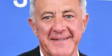 “Ho avuto un’intossicazione da ostriche a letto con un’attrice. Sembrava l’Esorcista. In bagno gridai: ‘Chiama mia moglie, muoio!”: così Luca Barbareschi