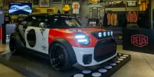MINI John Cooper Works x Deus Ex Machina, show car tra racing e surf