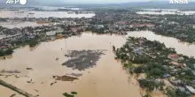 Il tifone Bualoi travolge il Vietnam, città inondate e case distrutte con raffiche di vento fino a 130 km/h – Video