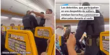 “Correvano per il corridoio, uno di loro ha provato a baciare una donna mentre altri si prendevano a testate”: caos sul volo Ryanair per l’addio al celibato, piloti costretti all’atterraggio di emergenza