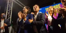 Regionali Calabria, Schlein e Tridico cantano “Bella ciao” dal palco – Video