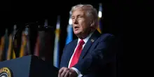Shutdown negli Usa, Trump: “Valuteremo quali agenzie truffa tagliare”. E la Casa Bianca preannuncia “migliaia di licenziamenti”