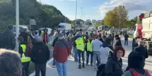 Sciopero generale, a Livorno bloccato l’accesso al porto: lunghe file di camion, bloccato il traffico commerciale – Video