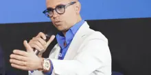 “Prima il colpo allo specchietto, poi gli hanno puntato una pistola in faccia per rubargli il Rolex da 70 mila euro”: Michele Criscitiello rapinato a Sesto San Giovanni
