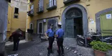 Uomo muore in ambulanza dopo essere stato colpito con un taser a Napoli