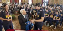 La festa del volley italiano al Quirinale, Mattarella svela: “Giannelli mi ha mandato una lettera”. Poi riceve il regalo di capitan Danesi