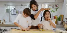 “Da ex malata oncologica porto i miei laboratori di pasta fatta a mano in ospedale per fare divertire i bimbi malati”