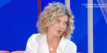 “Ero più morta che viva. Una protesi ha fatto infezione, il seno si è gonfiato di 7 litri di siero. Sono rimasta con un seno solo per un anno”: così Eva Grimaldi