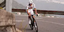 Lo scatto che fa il vuoto, la rassegnazione dei rivali: il Lombardia che avvicina Pogacar alle leggende Coppi e Merckx