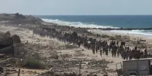 Gaza, iniziata la scarcerazione degli ergastolani palestinesi. Trump: “Hamas sta radunando gli ostaggi da liberare”. Beirut: “Israele attacca i civili in Libano”