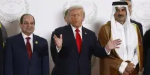 Gaza, firmato l’accordo di pace a Sharm. Trump: “Cambiata la storia”. Ma al-Sisi: “I palestinesi hanno diritto a uno Stato”