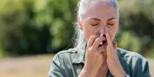 Arriva in Italia il primo spray nasale di adrenalina per evitare lo choc anafilattico, svolta epocale per chi soffre di allergie: ecco come funziona