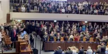 Trump alla Knesset, il presidente Usa accolto con un’ovazione e una standing ovation dai parlamentari israeliani
