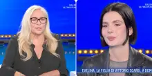 “Lo dico da pubblico, appare brutto tutto questo, perché papà Vittorio è in difficoltà, è fragile”: Mara Venier “rimprovera” Evelina Sgarbi poi si abbracciano