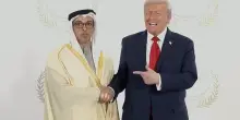 La battuta di Trump sul vicepresidente degli Emirati Arabi Uniti: “Ha tanti soldi, soldi illimitati”