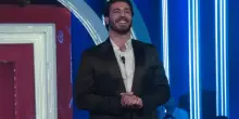 “Domenico corri! Omer si sente male, c’è da tirarlo su, corri!”: Omer Elomari ha un malore al Grande Fratello, i concorrenti corrono ad aiutarlo