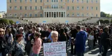 Grecia, il Parlamento approva il disegno di legge sulla giornata lavorativa da 13 ore