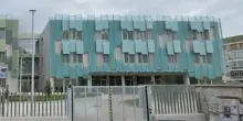 Liceo evacuato a Pescara: fuga di ammoniaca, studenti intossicati. Scatta il protocollo maxi-emergenze: “Concreto pericolo per la salute”