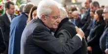 Funerali di Stato per i 3 carabinieri morti nell’esplosione. Mattarella, Meloni e migliaia di cittadini presenti