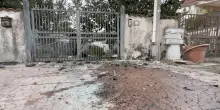 Attentato a Sigfrido Ranucci, i rilievi davanti all’abitazione del giornalista dopo l’esplosione: le immagini