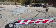 Olimpiadi Cortina, nel piazzale della seggiovia i resti della baita del presidente della società degli impianti: inchiesta e sequestro