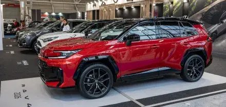 Toyota Rav4, anteprima italiana ad Auto e Moto d’Epoca per la sesta generazione