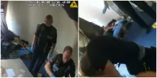 “C’è qualcuno nascosto dentro a un letto”: poliziotti entrano in un supermercato e avvistano una figura nascosta, è un ladro seriale. Il momento dell’arresto – VIDEO