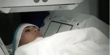 “Ho un aneurisma cerebrale”:Kim Kardashian in lacrime, la foto durante la risonanza magnetica