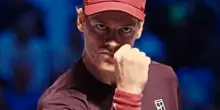 Sinner spazza via anche Bublik: il kazako le prova tutte e viene fischiato. In semifinale a Vienna sfida De Minaur che ha battuto Berrettini
