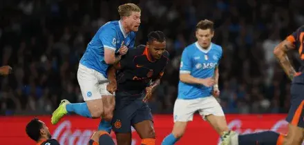 Il Napoli batte l’Inter tra rigori, infortuni e nervi tesi: McTominay e compagni tornano in vetta