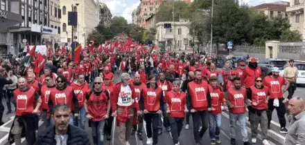 “Basta soldi per armi e stop ai condoni, qui per salari e diritti”: le voci dalla piazza Cgil contro la manovra
