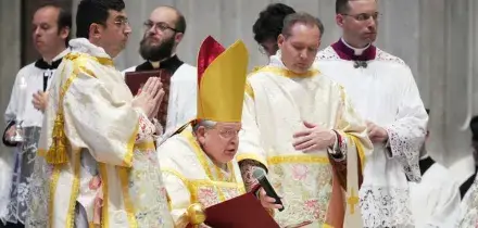 Il cardinale conservatore Burke celebra messa in latino a San Pietro: il via libera di Leone XIV