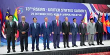 Trump alla cerimonia per il cessate il fuoco tra Thailandia e Cambogia in Malesia: pronti accordi commerciali in funzione anti Cina
