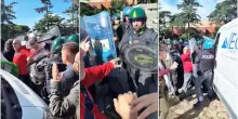 Napoli, protesta al Pharma Expo contro l’israeliana Teva: tre arresti. Gli attivisti: “Minacciati e aggrediti dalla polizia”