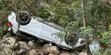 Auto giù da un ponte in Sardegna: indagato il conducente positivo all’alcoltest